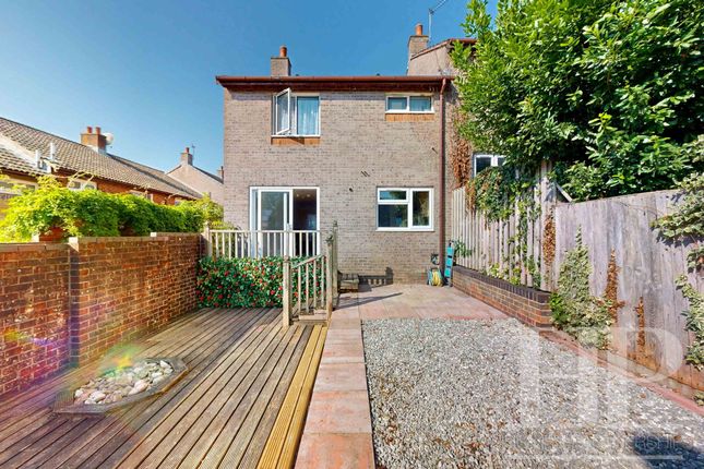25 Edrich Road, Crawley photo 4