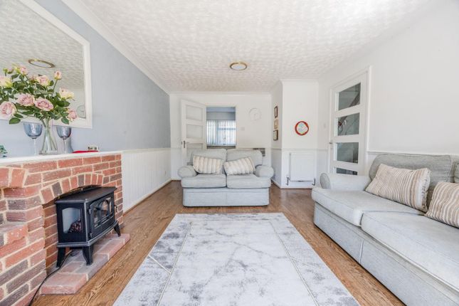 35, Rothwell Close, Leigh-On-Sea photo 3