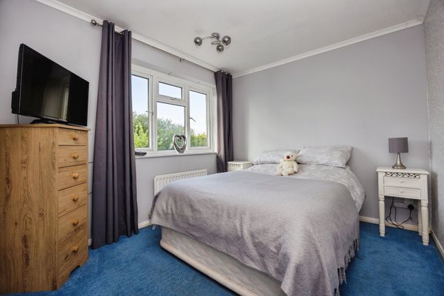 67, Miltons Crescent, Surrey photo 4