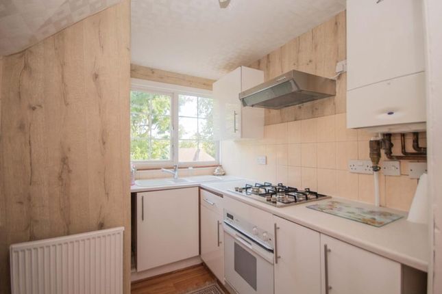 Flat 3 Canterton, Royston Grove, Hatch End photo 4