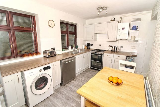322 Amersham Road, High Wycombe photo 2