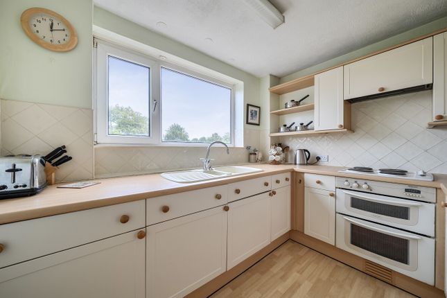 41, Withyholt Court, Cheltenham photo 4