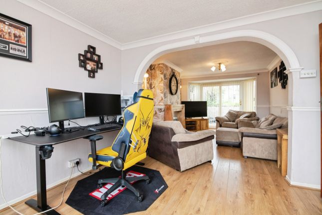 30, Calverton Grove, Birmingham photo 3