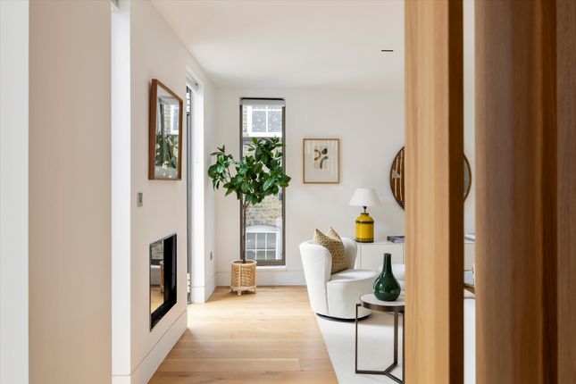 3, Hippodrome Place, London photo 4