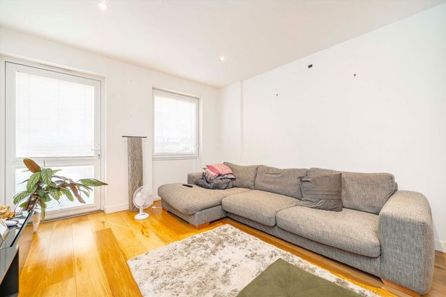 Flat 42 Kinglake House, Denman Avenue, Southall photo 2
