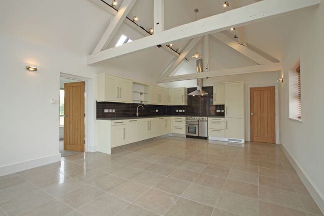 2-bed house on 2, Upper Court, Banbury, £1,600/mo
