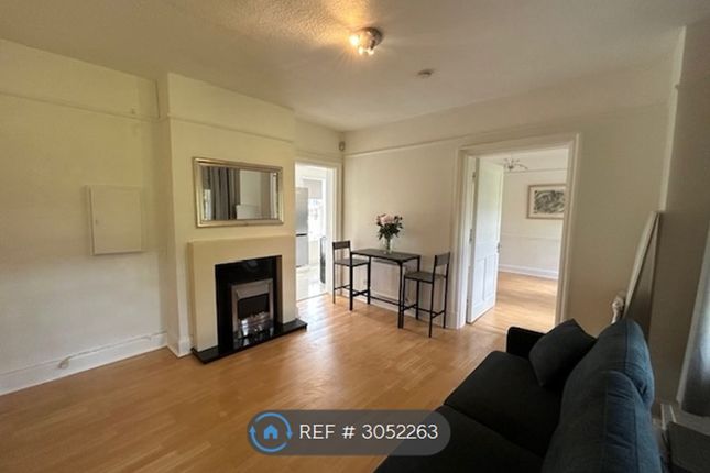 Flat, Geffery Court Mottingham Road, London photo 2