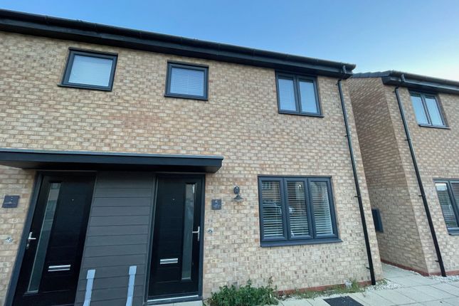 3 bed property for rent in Cardno Avenue, Eagle Farm South, Milton Keynes. MK17