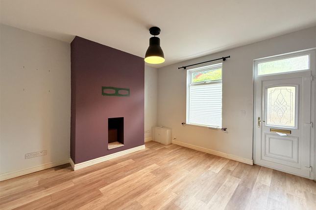 7, Hydes Terrace, Stalybridge photo 2