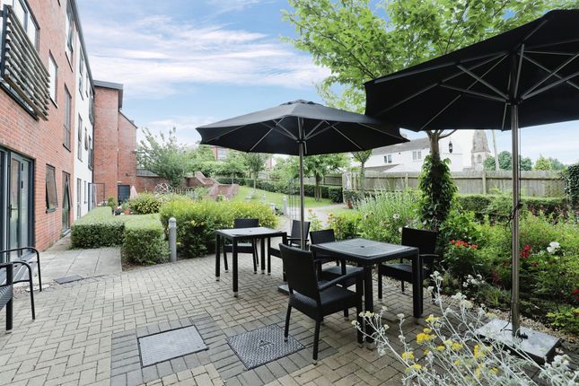 Flat for sale in Little Park, Southam