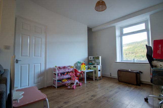 Park Street, Mountain Ash photo 4
