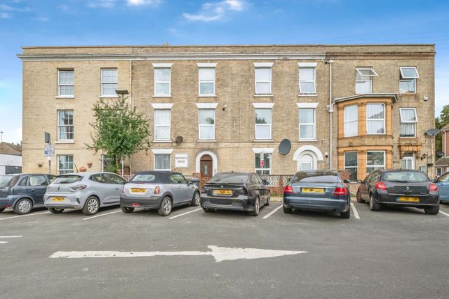 Flat 1, Montague House, 2-3, Kent Square, Great Yarmouth photo 3