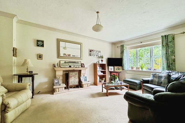 5, Barrington Avenue, Cheltenham photo 3