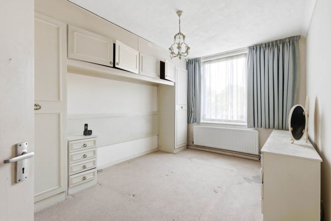 19 Garden Court, Holden Road, London photo 4