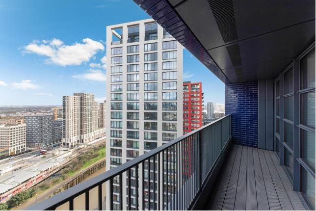 Flat 1904 Bridgewater House 96, Lookout Lane, London photo 4
