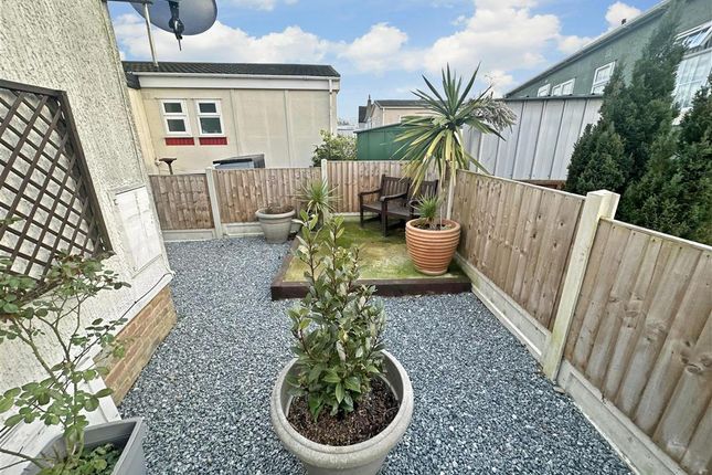 Mobile/park home for sale in Crays Hill, Billericay, Essex