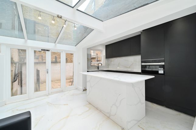 Thumbnail Flat for sale in Ifield Road, London