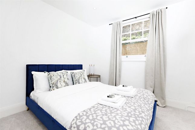 Flat for sale in Lloyd Baker Street, London