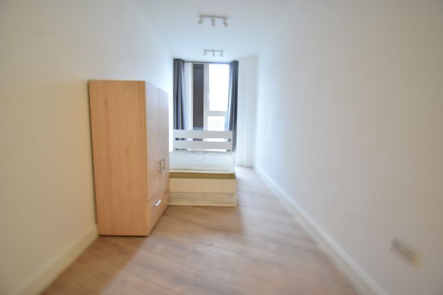 Terraced house to rent in 5 Station Road, London