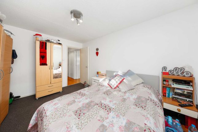 Flat for sale in Thornhill Road, Leyton, London