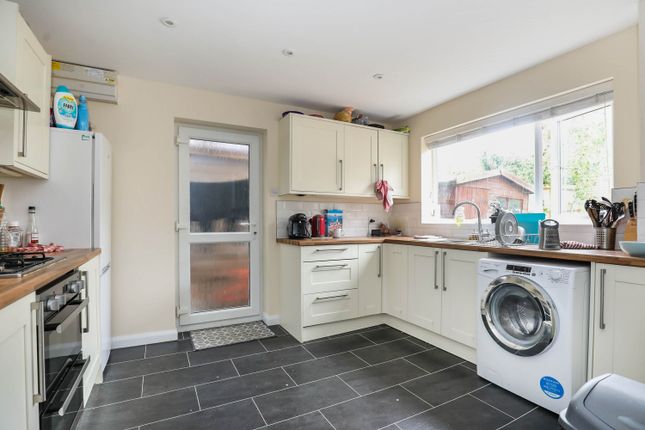 Room 2, 24, Paxton Road, Northamptonshire photo 2