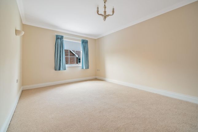 Flat for sale in Bridge Park, Twyford, Reading, Berkshire