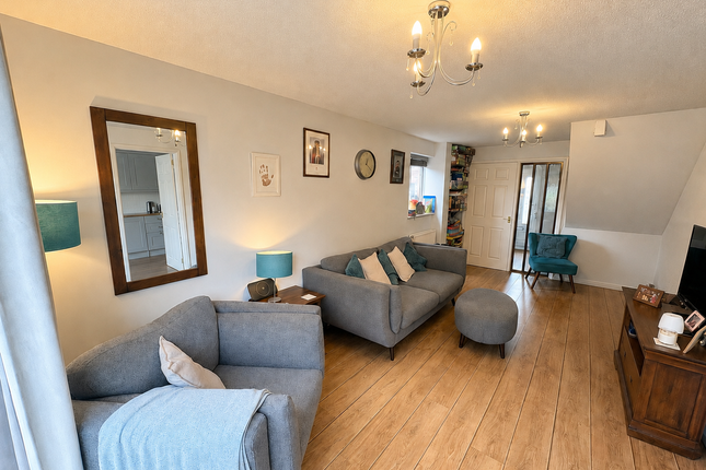 71, Priory Court, Neath photo 4