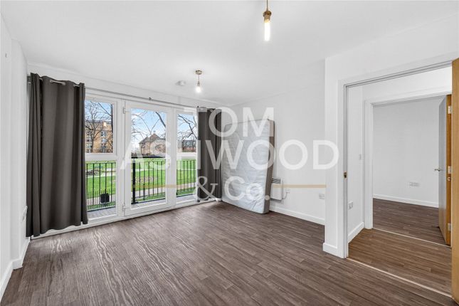 80, Memorial Heights, Ilford, Monarch Way photo 2
