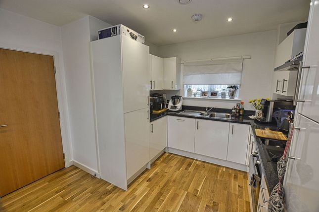 Flat for sale in Flat 22, Page House, Chrislea Close, Hounslow, Greater London
