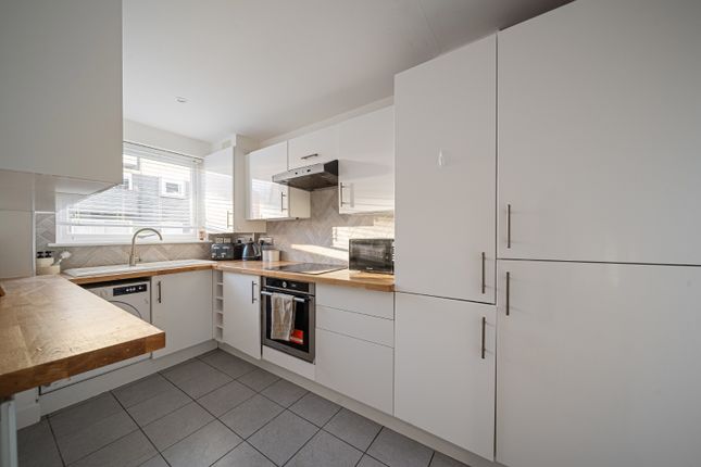 32 Nursery Grove, Gravesend, Kent photo 4