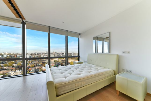 Flat to rent in 1 West India Quay, 26 Hertsmere Road, Canary Wharf, London