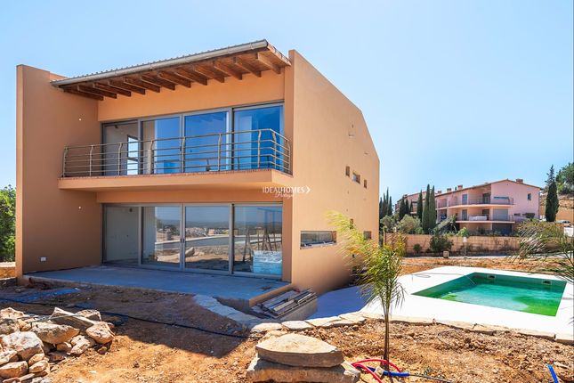 Villa for sale in 8365 Algoz, Portugal