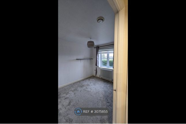 Lampeter House Twickenham Close, Swindon photo 4