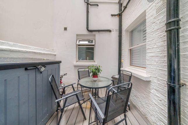 Flat to rent in Gledhow Gardens, South Kensington, London
