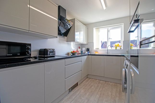 2 Priory Way, Gainsborough photo 2