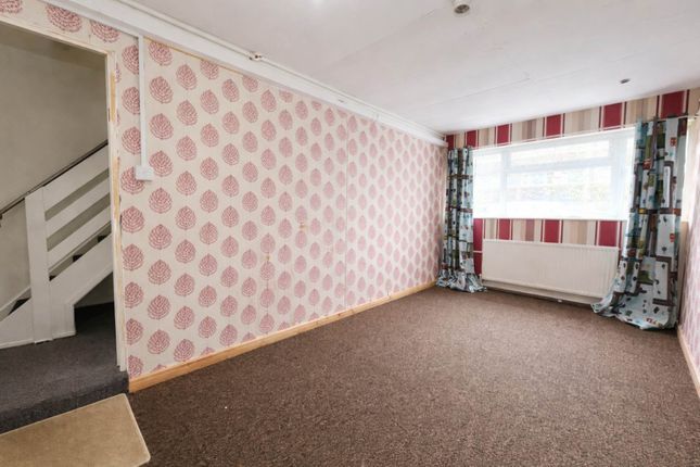 18, Chertsey Close, Luton photo 4