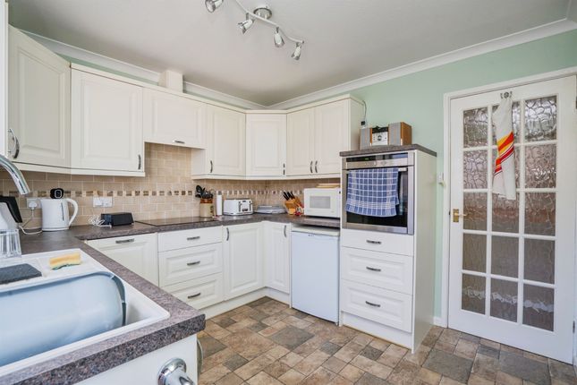 7, Eglantine Walk, Waterlooville photo 3