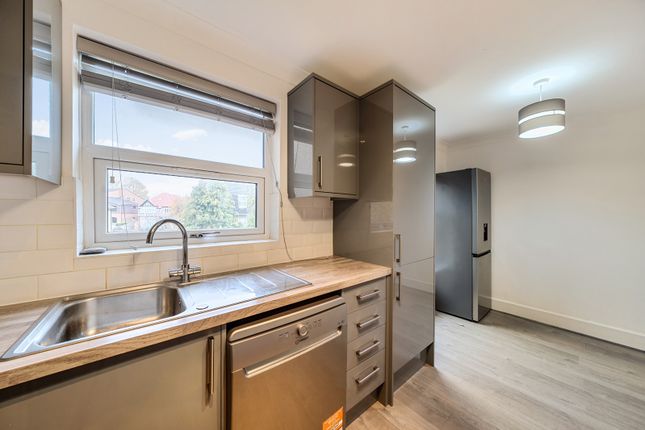 34, Ashurst Close, Northwood photo 4