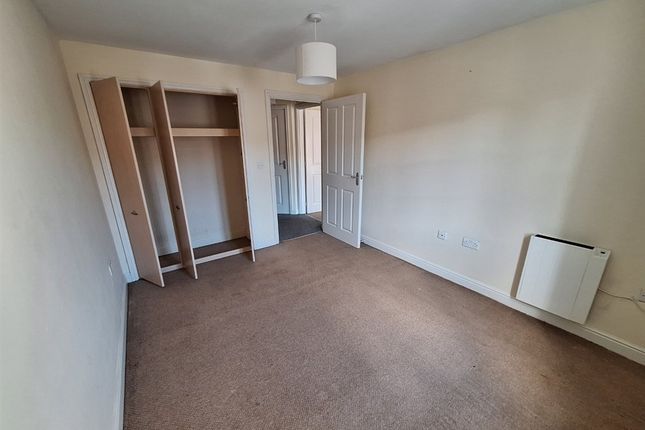 Flat B, 21, Heron Drive, HENGOED photo 3