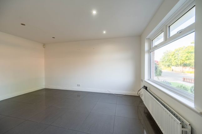 21, Torvill Drive, Nottingham photo 4