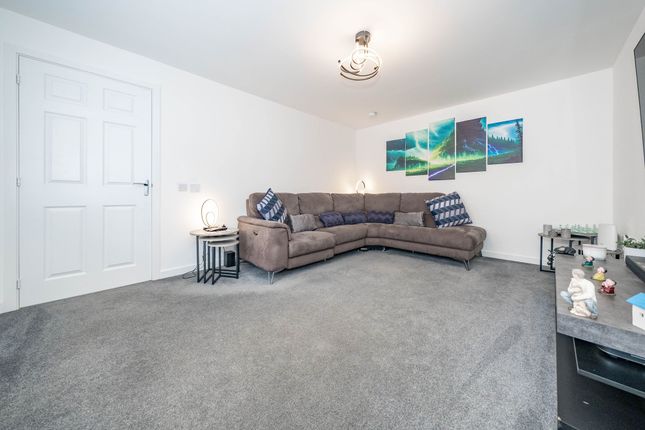 24 Comitis Road, West Calder photo 4
