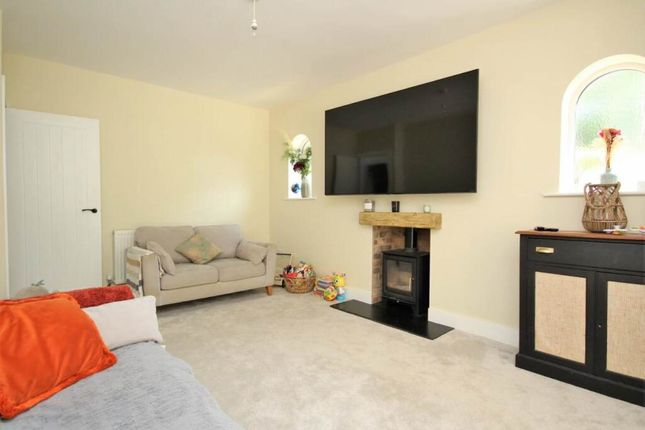 Bungalow to rent in York Road, Broadstone