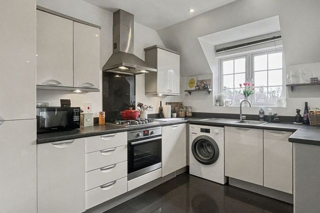 26, Grange Drive, High Wycombe photo 3