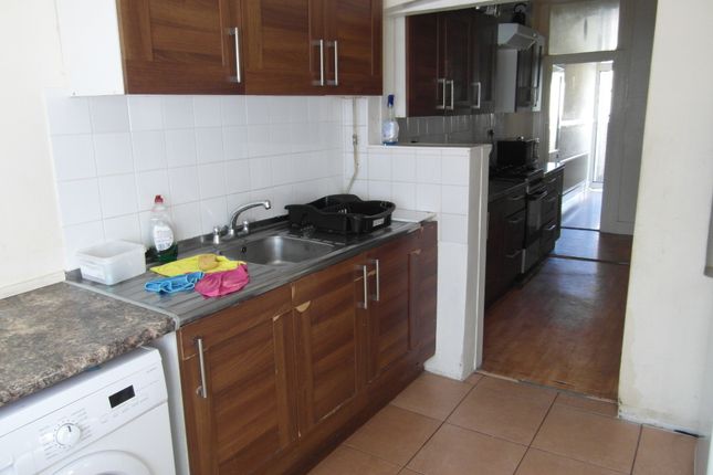 Clifton Road, Southall photo 3