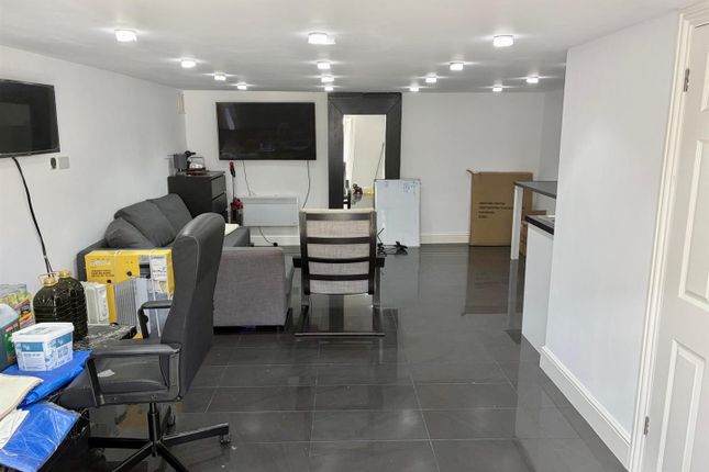 73B, Meadowbank Road, London photo 3