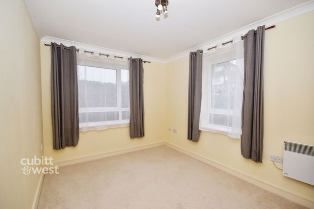 Flat 1, Wheatcroft Court, Cleeve Way, Sutton photo 4