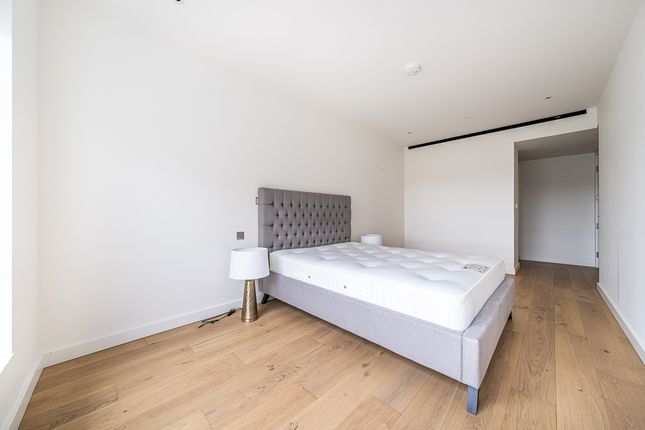 Apartment 403, Pico House, 2, Prospect Way, London photo 4