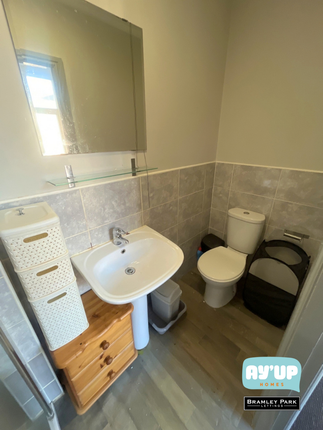 Room 5, 12 St Vincent Avenue, Doncaster photo 4