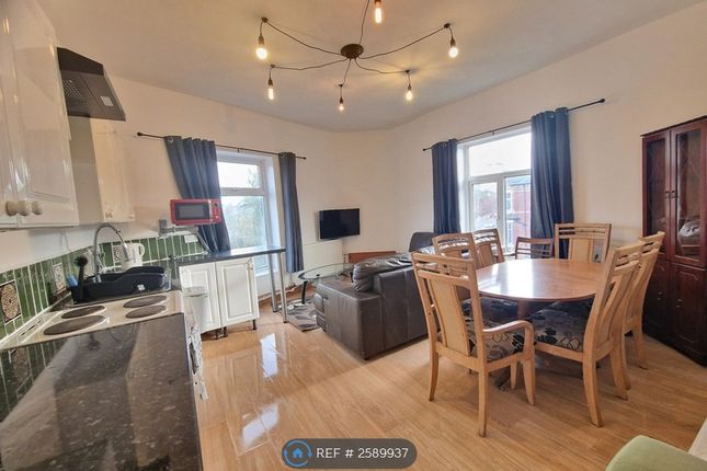Lounge/ Kitchen