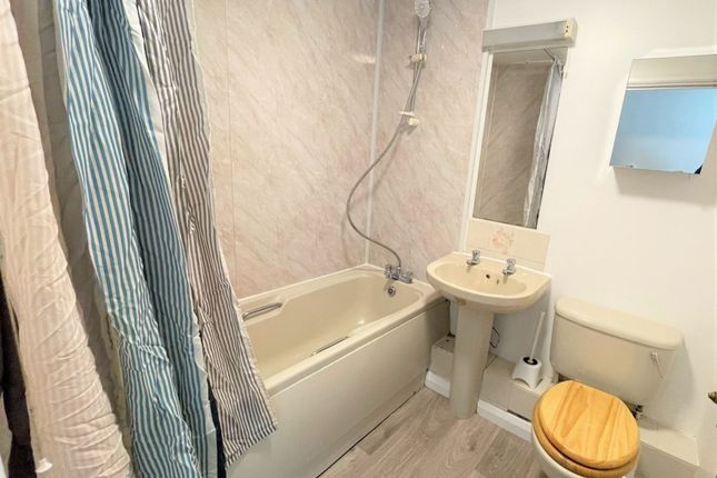 Flat 40, Stow Court Gloucester Road, Cheltenham photo 5